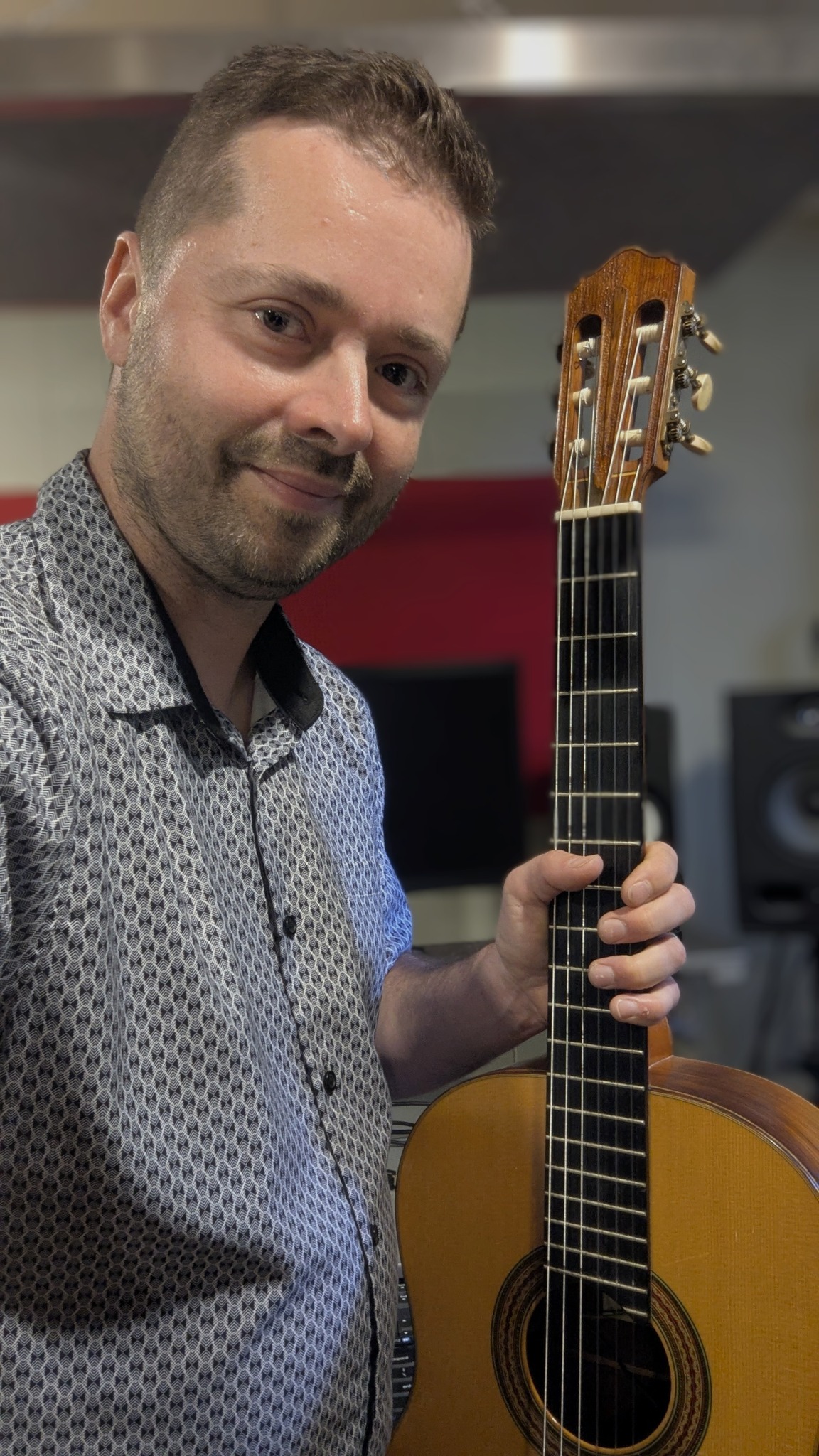 Cours de musique avec Sébastien Deshaies – guitare classique et violon traditionnel et plus